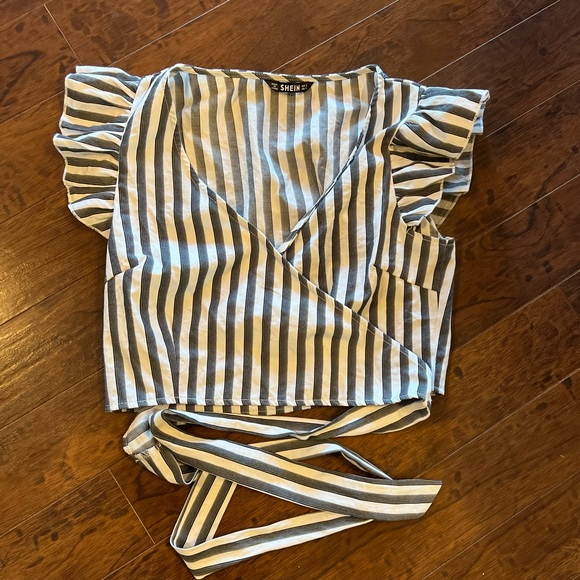 SHEIN Tops - Wrap top ruffle arm holes striped crop